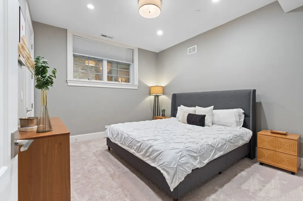 1306 West Byron Street Chicago IL 60613