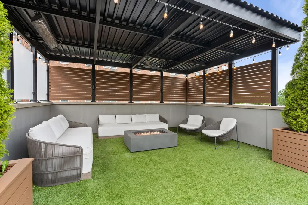 1306 West Byron Street Chicago IL 60613