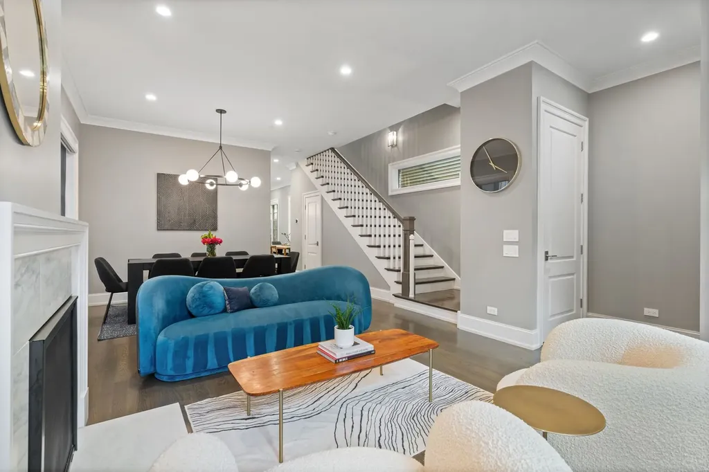1306 West Byron Street Chicago IL 60613