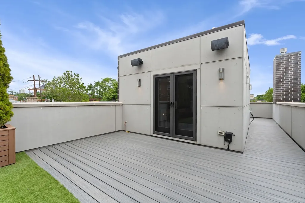 1306 West Byron Street Chicago IL 60613