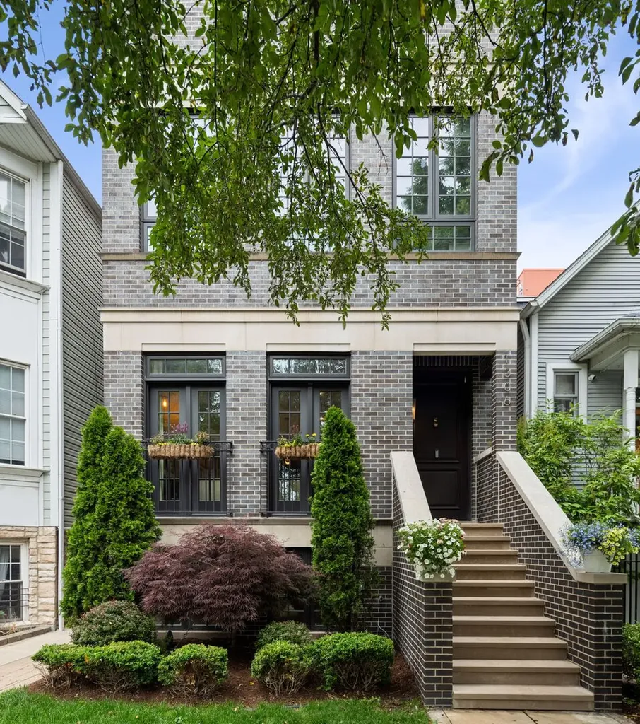 1306 West Byron Street Chicago IL 60613