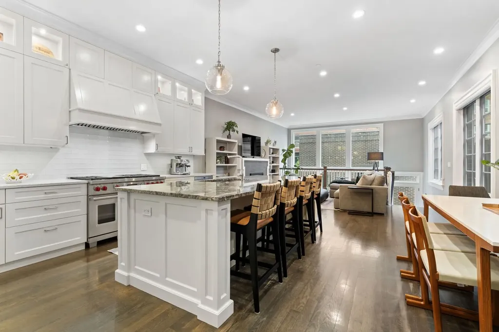 1306 West Byron Street Chicago IL 60613