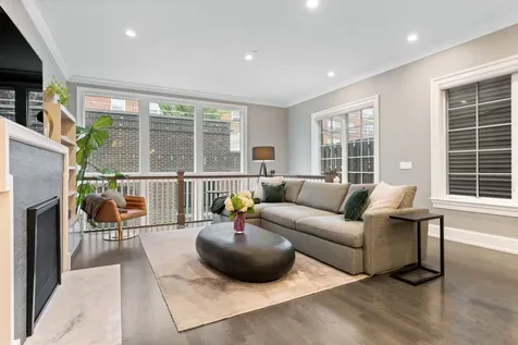 1306 West Byron Street Chicago IL 60613