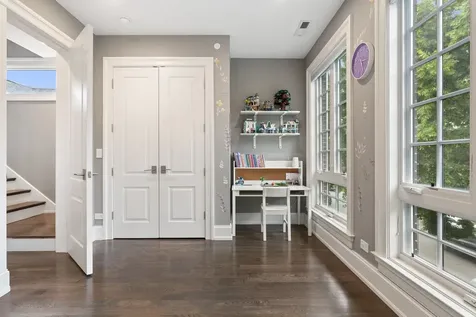 1306 West Byron Street Chicago IL 60613