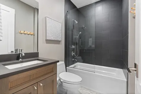 1306 West Byron Street Chicago IL 60613