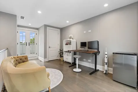 1306 West Byron Street Chicago IL 60613