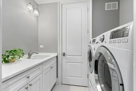 1306 West Byron Street Chicago IL 60613