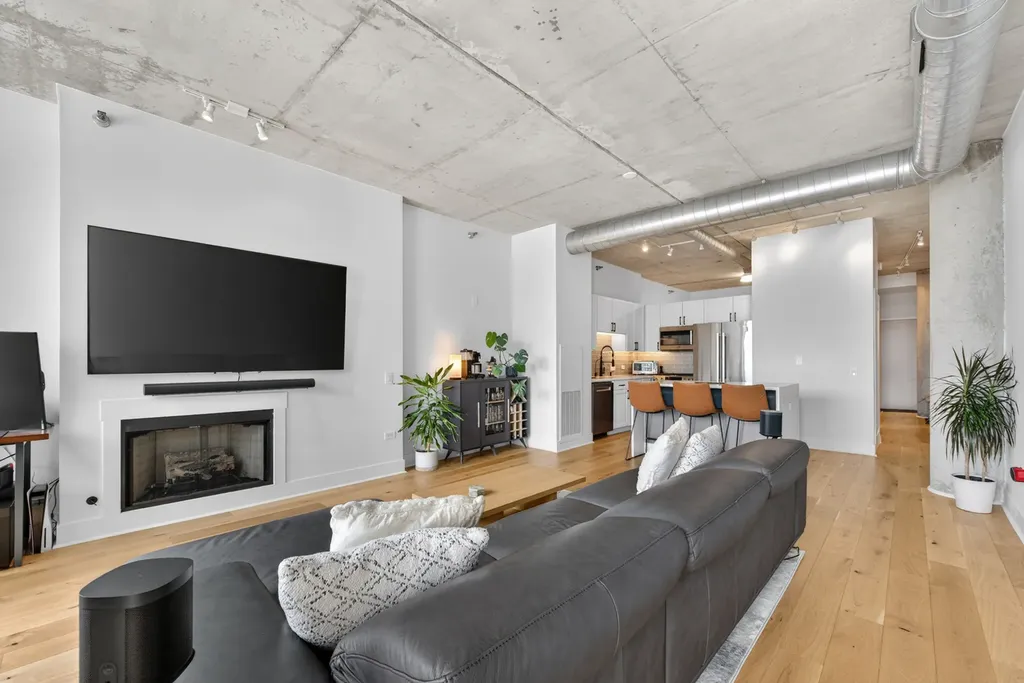 720 North Larrabee Street Chicago IL 60654