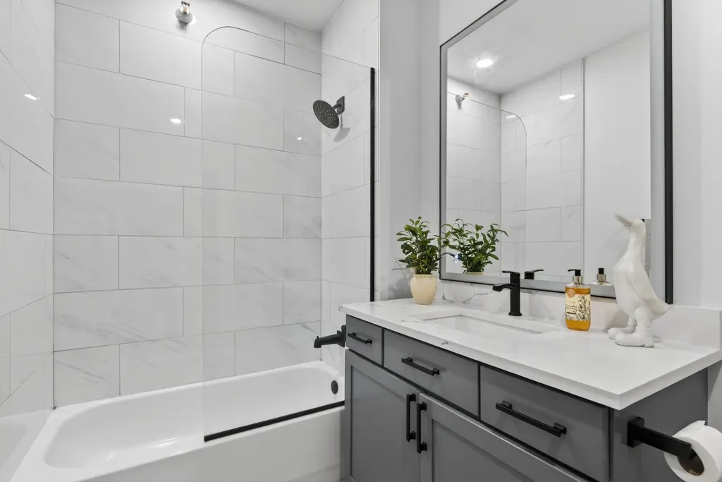 720 North Larrabee Street Chicago IL 60654