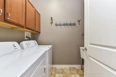 832 Colchester Drive Oswego IL 60543