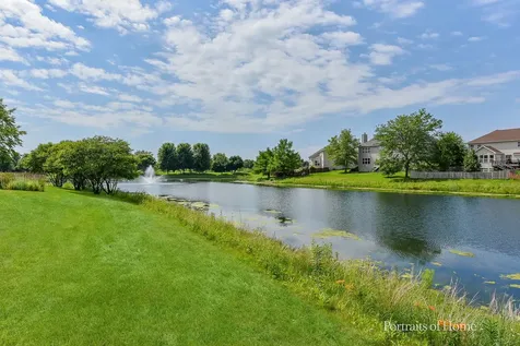832 Colchester Drive Oswego IL 60543