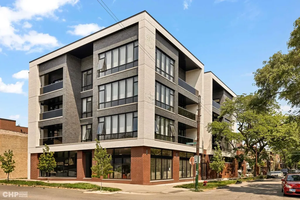 3207 North Lawndale Avenue Chicago IL 60618