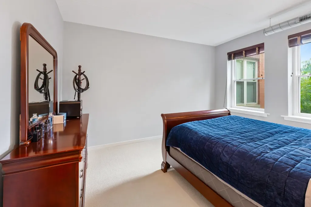 3550 West Montrose Avenue Chicago IL 60618