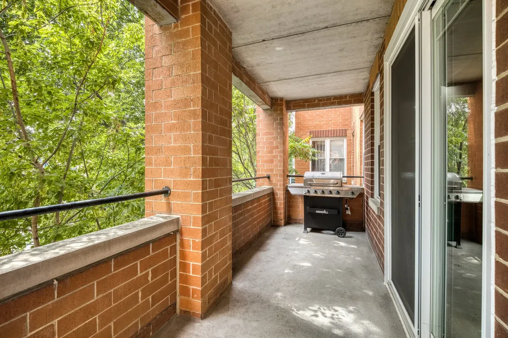 3550 West Montrose Avenue Chicago IL 60618