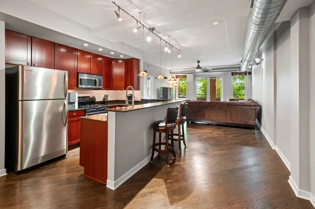 3550 West Montrose Avenue Chicago IL 60618