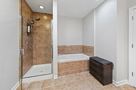 3550 West Montrose Avenue Chicago IL 60618