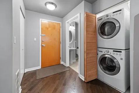 3550 West Montrose Avenue Chicago IL 60618