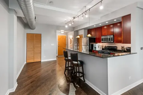 3550 West Montrose Avenue Chicago IL 60618