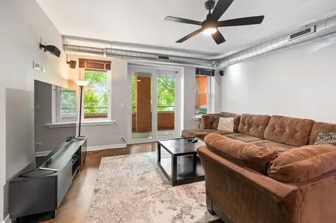 3550 West Montrose Avenue Chicago IL 60618