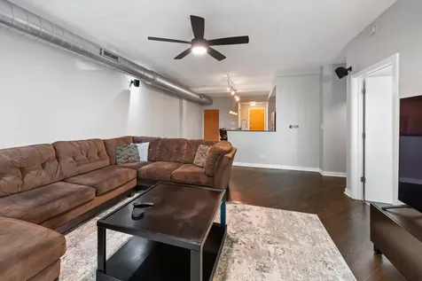 3550 West Montrose Avenue Chicago IL 60618