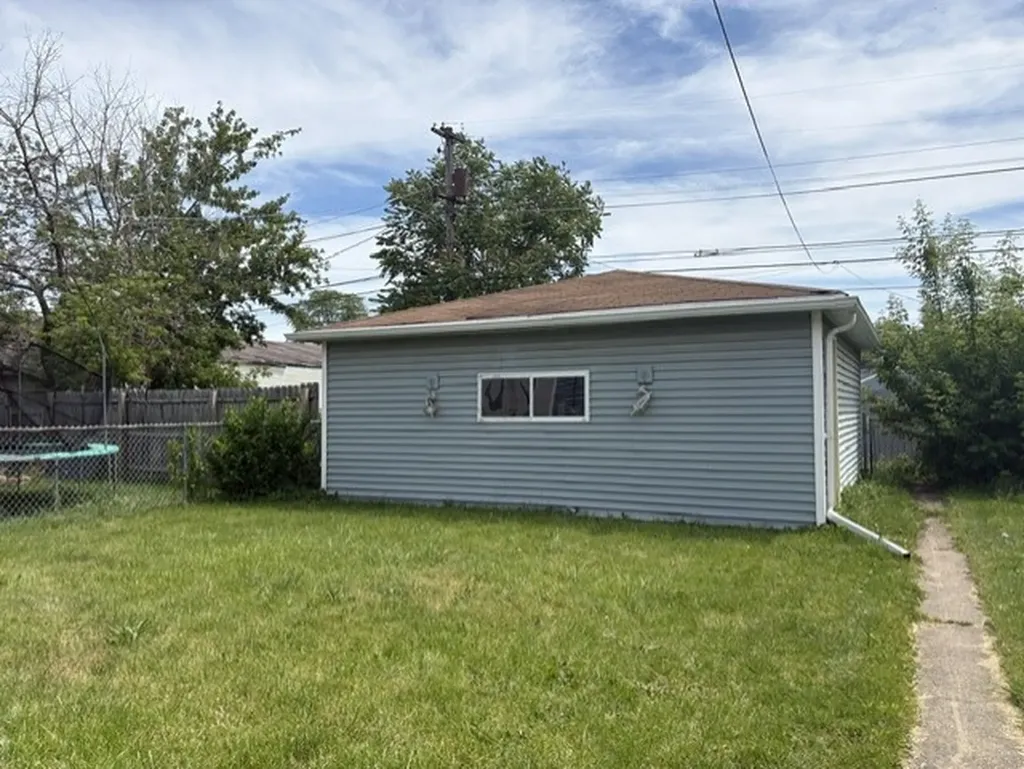 12737 Honore Street Blue Island IL 60406