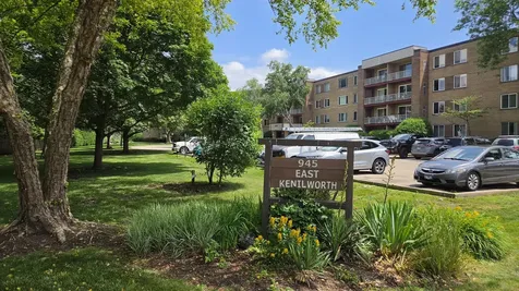 945 East Kenilworth Avenue E Palatine IL 60074