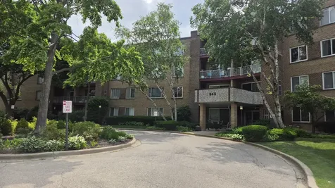 945 East Kenilworth Avenue E Palatine IL 60074