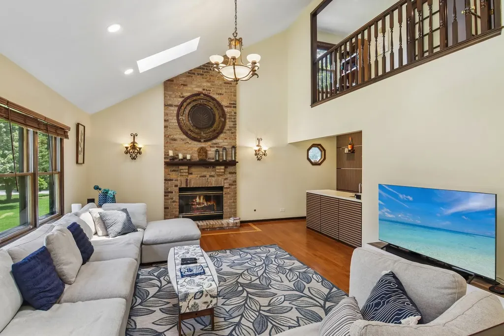 816 Bonnie Brae Lane Bolingbrook IL 60440