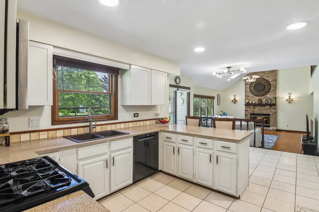 816 Bonnie Brae Lane Bolingbrook IL 60440