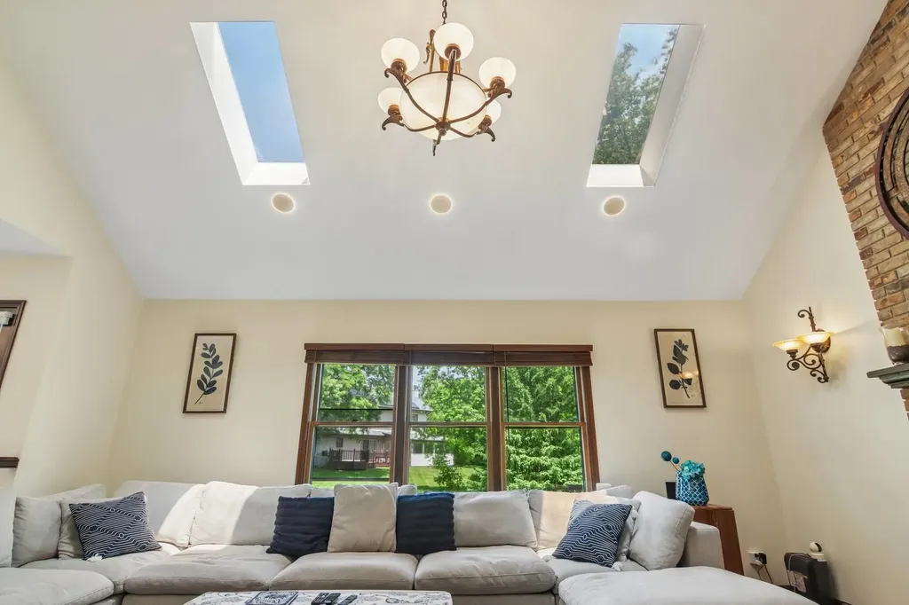816 Bonnie Brae Lane Bolingbrook IL 60440