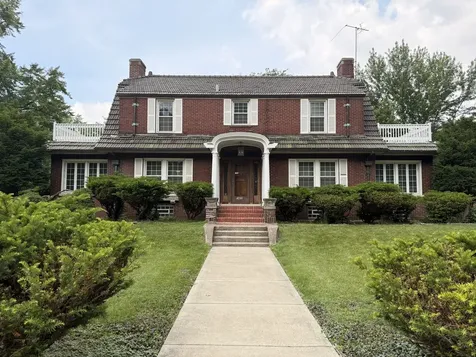 14200 South Burnham Avenue Chicago IL 60633