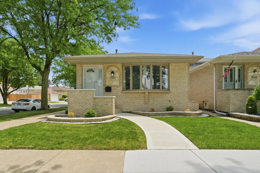 5601 South Sayre Avenue Chicago IL 60638