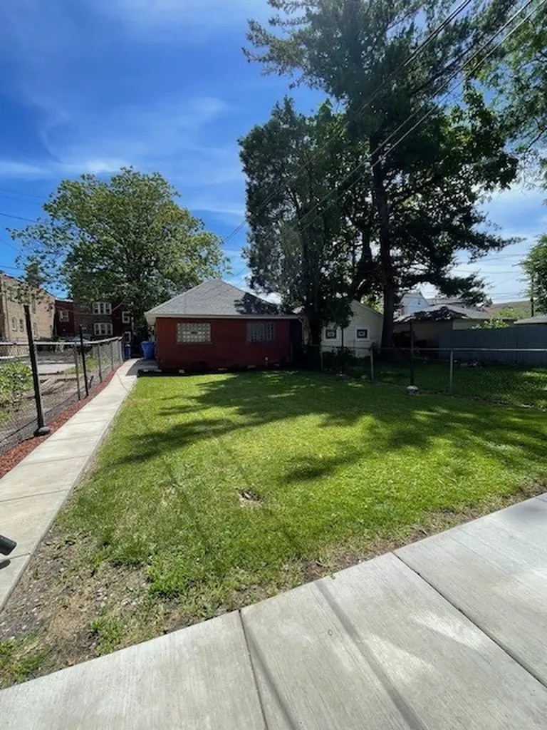 7807 South Marquette Avenue Chicago IL 60649