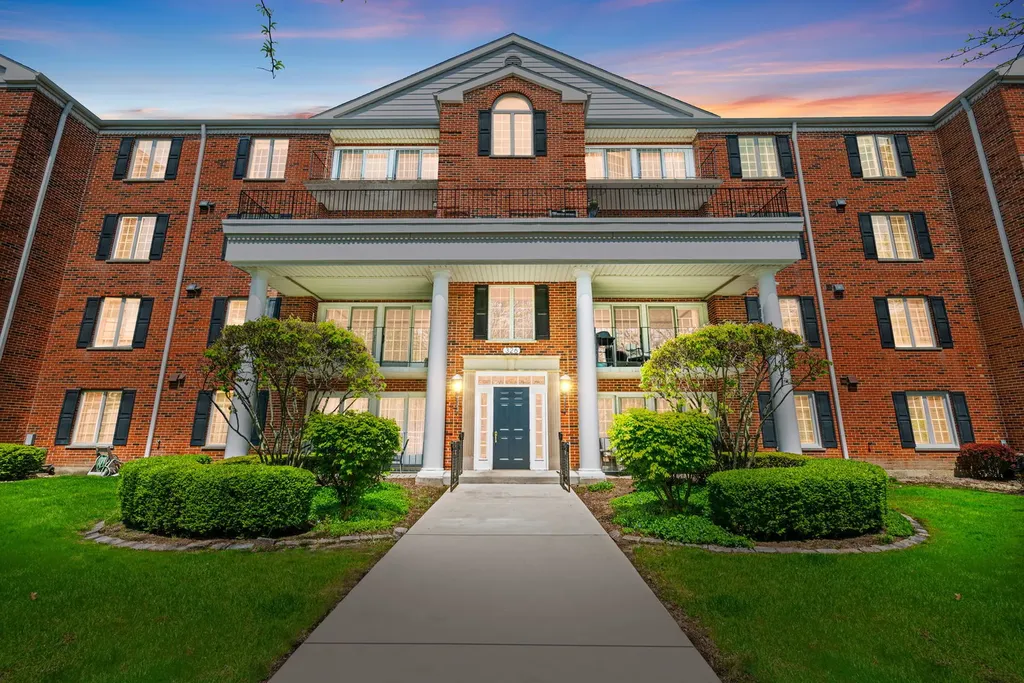 326 Park Avenue Clarendon Hills IL 60514