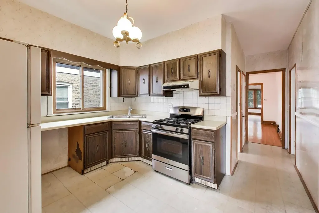 6034 West Berenice Avenue Chicago IL 60634