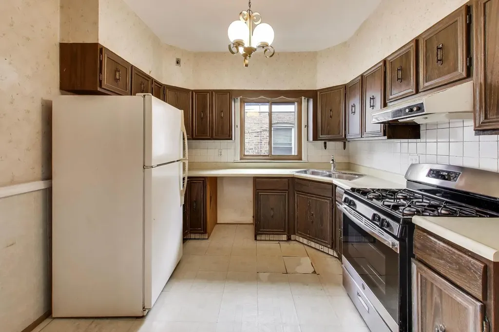 6034 West Berenice Avenue Chicago IL 60634