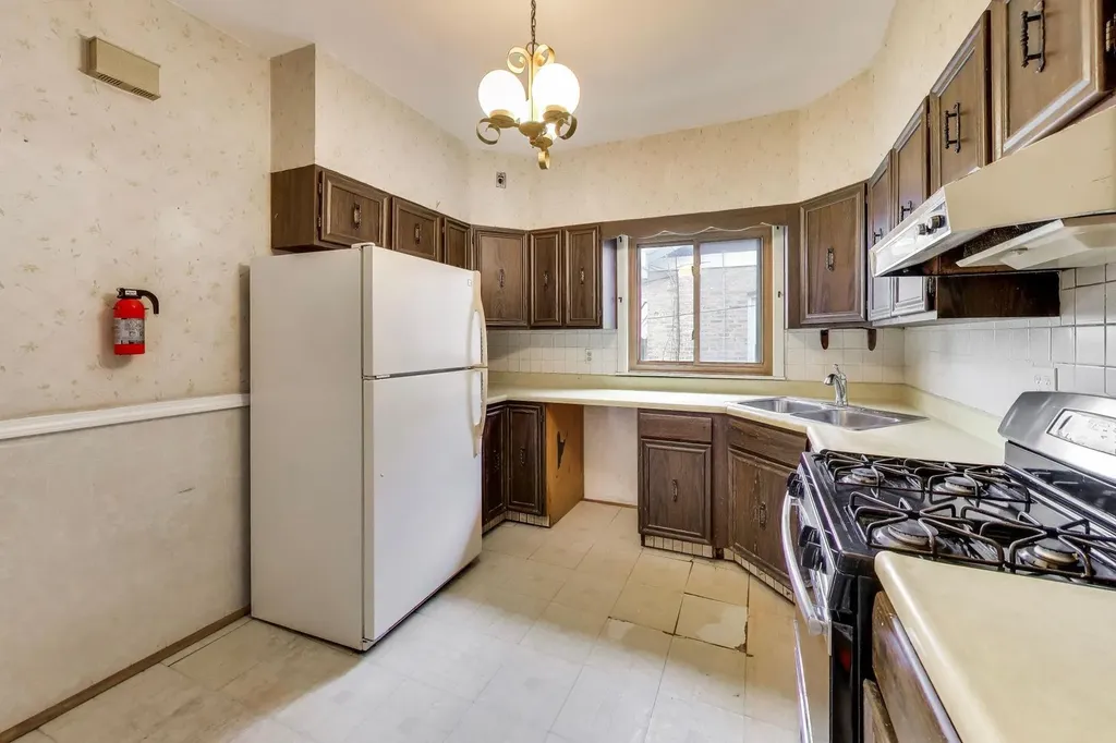 6034 West Berenice Avenue Chicago IL 60634