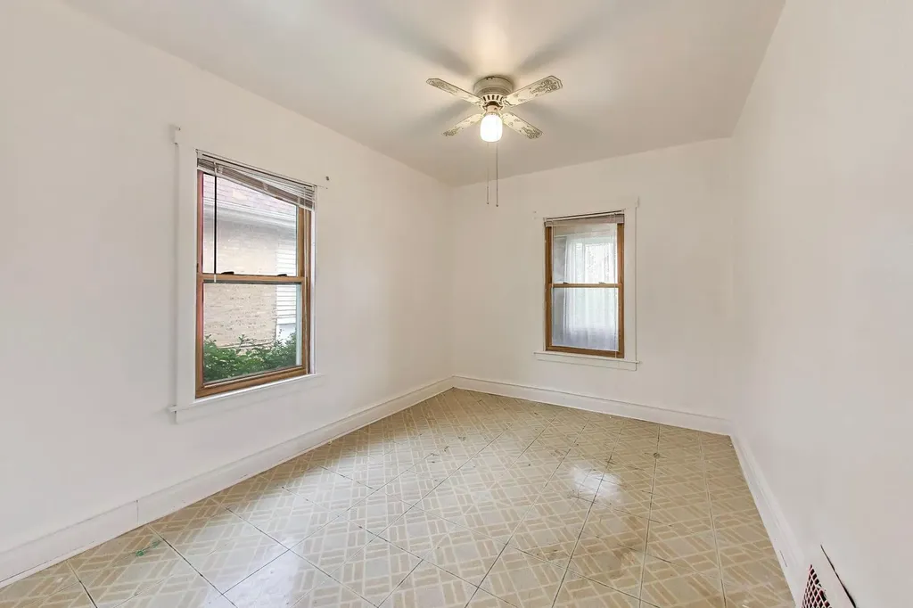 6034 West Berenice Avenue Chicago IL 60634