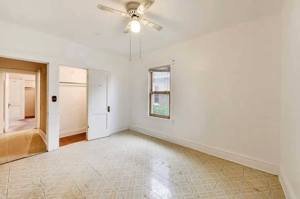 6034 West Berenice Avenue Chicago IL 60634