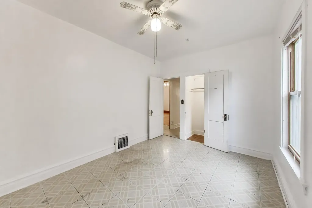 6034 West Berenice Avenue Chicago IL 60634