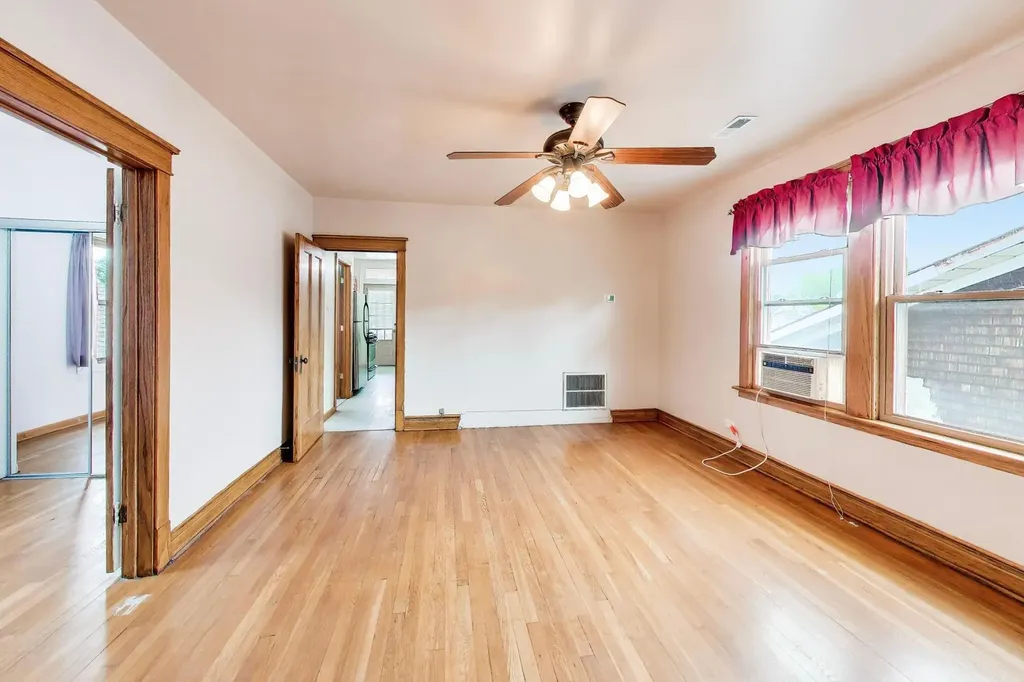 6034 West Berenice Avenue Chicago IL 60634