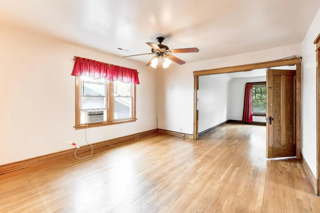 6034 West Berenice Avenue Chicago IL 60634