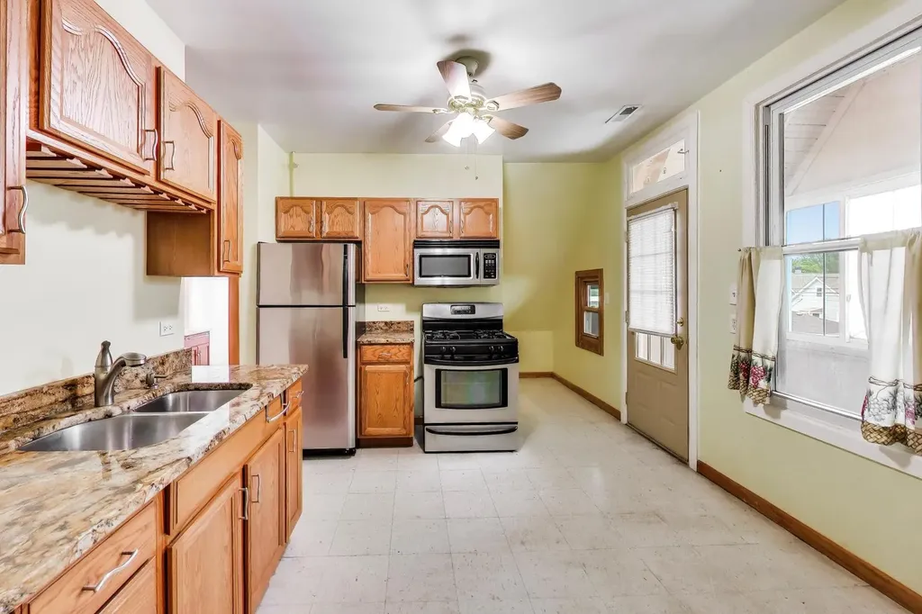 6034 West Berenice Avenue Chicago IL 60634