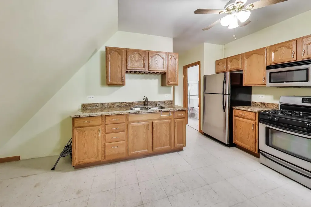 6034 West Berenice Avenue Chicago IL 60634