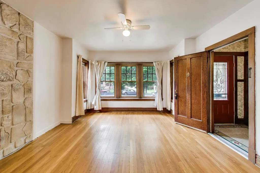 6034 West Berenice Avenue Chicago IL 60634