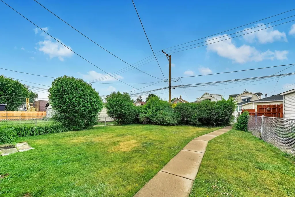 6034 West Berenice Avenue Chicago IL 60634