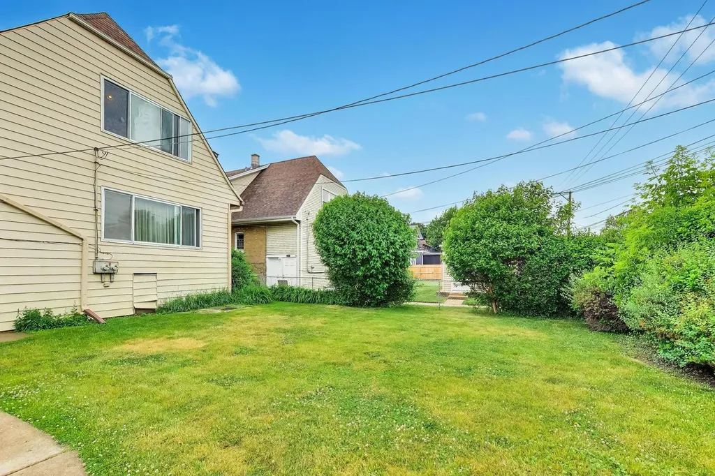 6034 West Berenice Avenue Chicago IL 60634