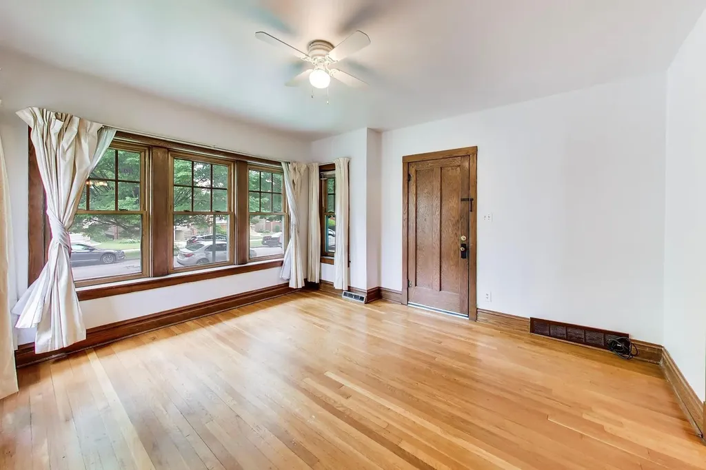 6034 West Berenice Avenue Chicago IL 60634