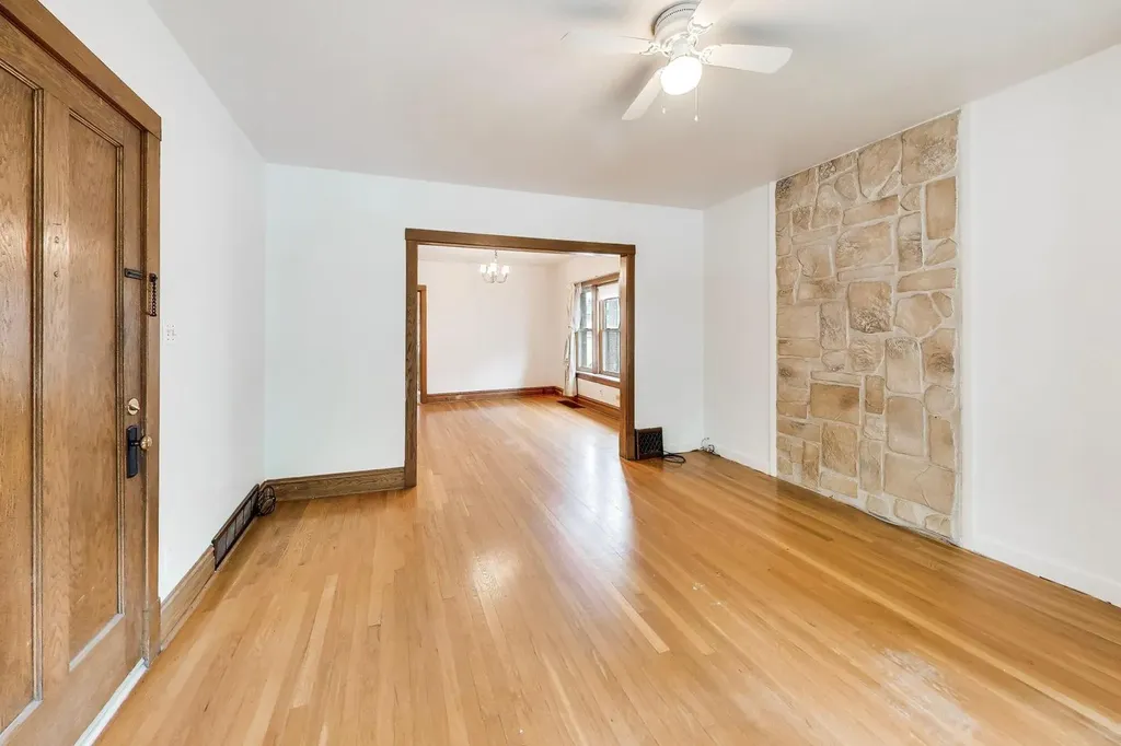 6034 West Berenice Avenue Chicago IL 60634