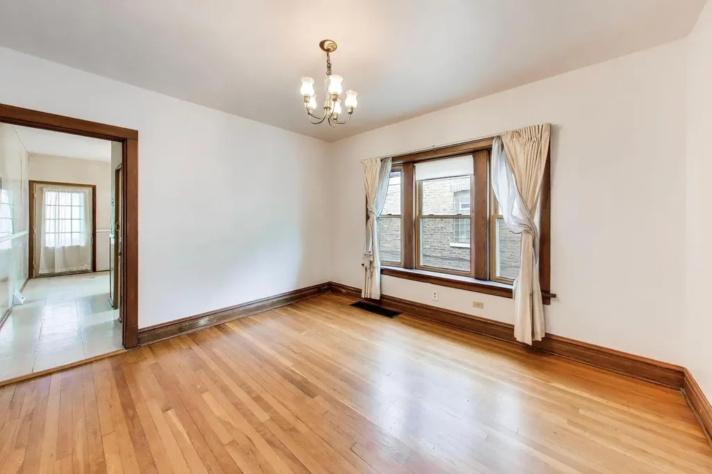 6034 West Berenice Avenue Chicago IL 60634